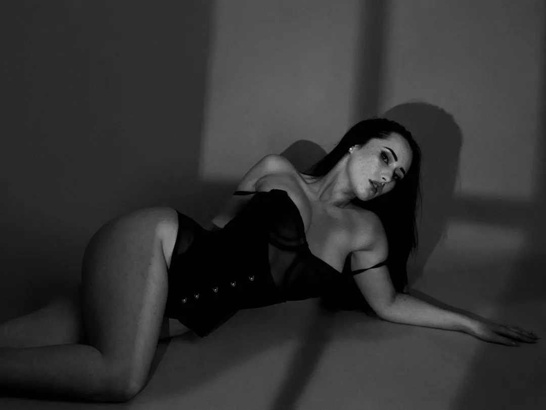 ZaraHartUK Image 2