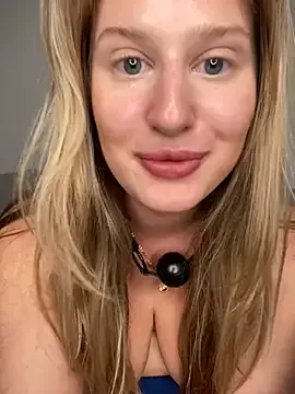 Busty-Ellie Image 11