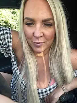 Bustyblondebabe32 Image 11