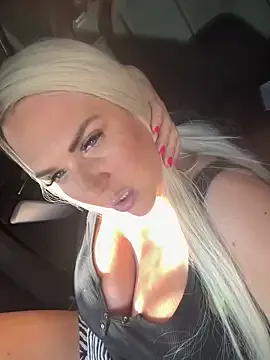 Bustyblondebabe32 Image 12