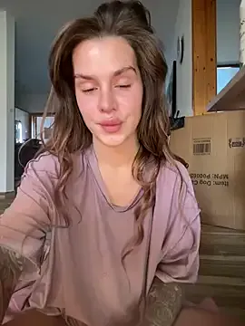 EmiliaCatalina Image 13