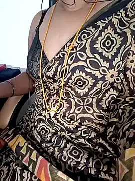 Tamil-hotwife's Thumb Image